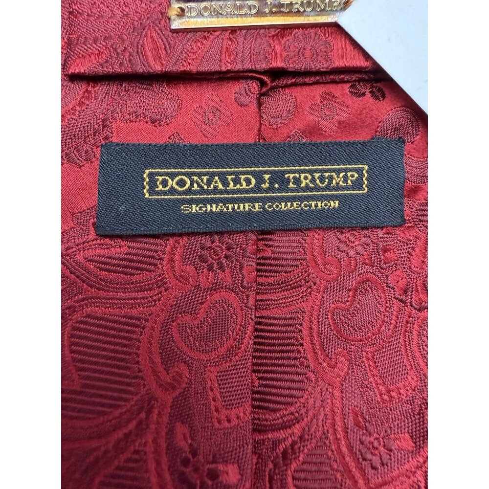 DONALD J TRUMP MEN'S TIE RED/FLORAL Width: 3.5” Length: 60" - Picture 4 of 6